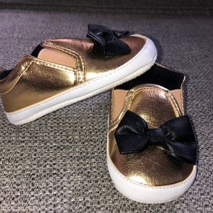 Adorable Baby girl shoes 🖤💛